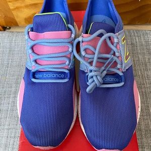 NEW, girls youth size 5 new balance sneakers